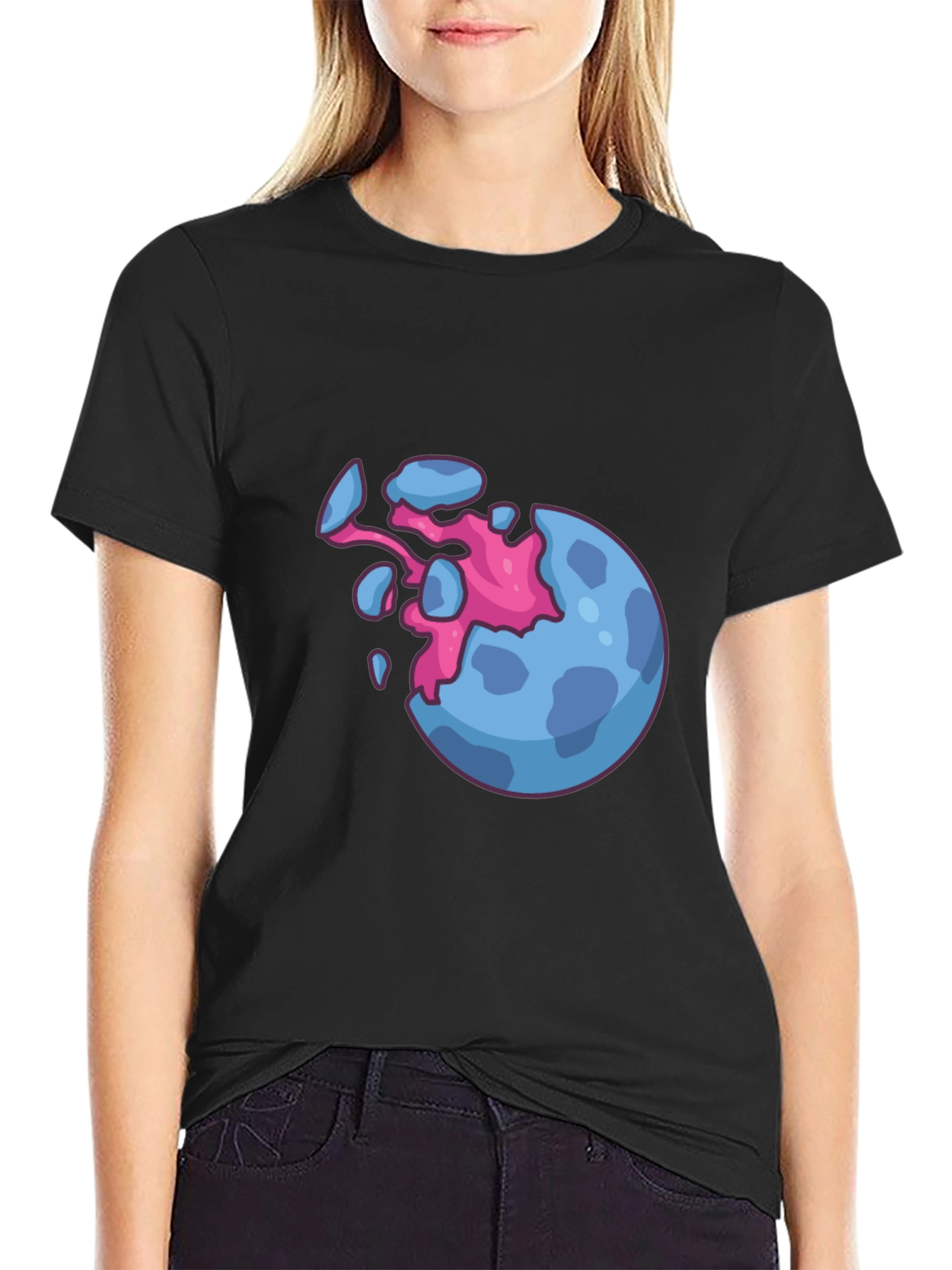 Camiseta Negra con Diseño de Planeta Explosivo