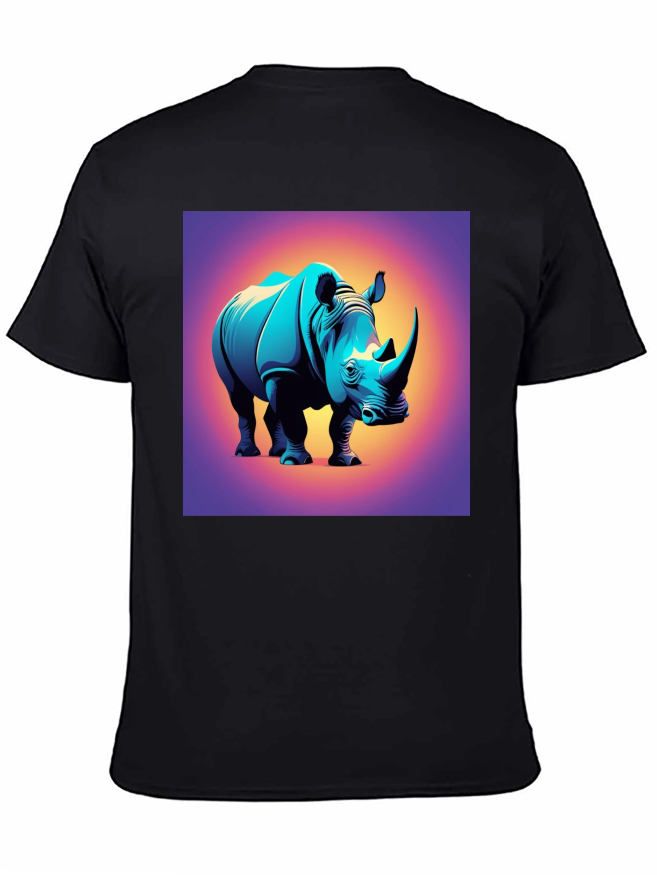 Camiseta Negra con Diseño de Rinoceronte Moderno