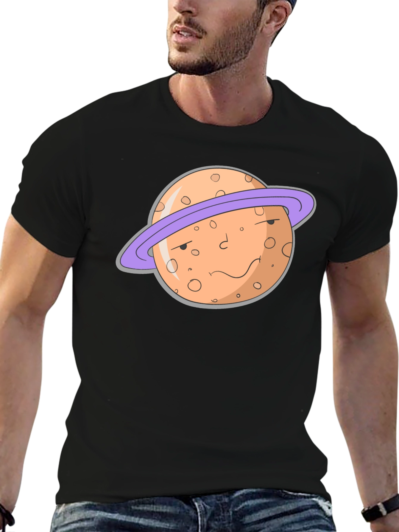 Camiseta Negra con Diseño de Planeta Serio