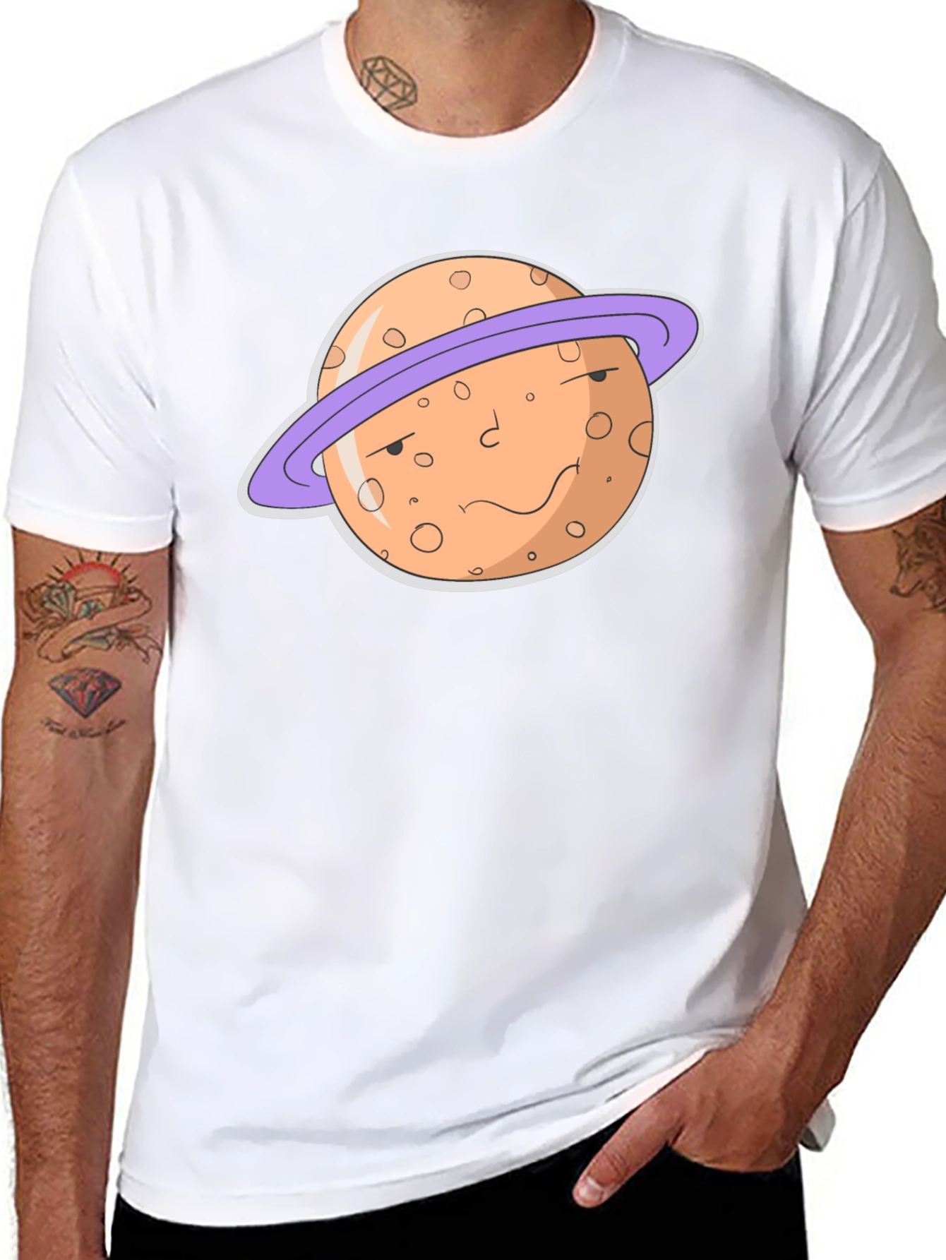 Camiseta Negra con Diseño de Planeta Serio