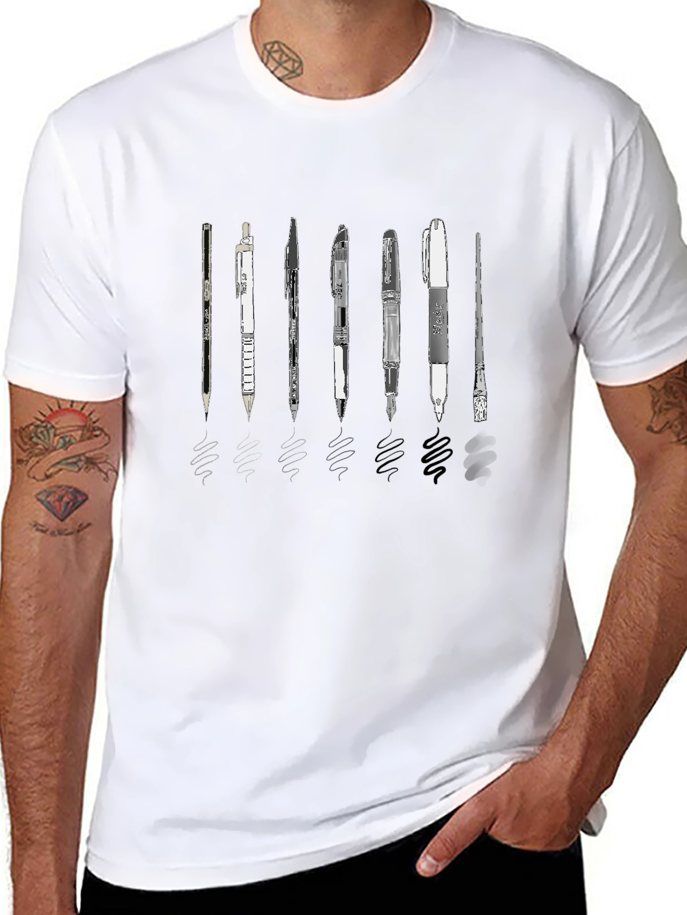 Camiseta Negra con Diseño de Bolígrafos