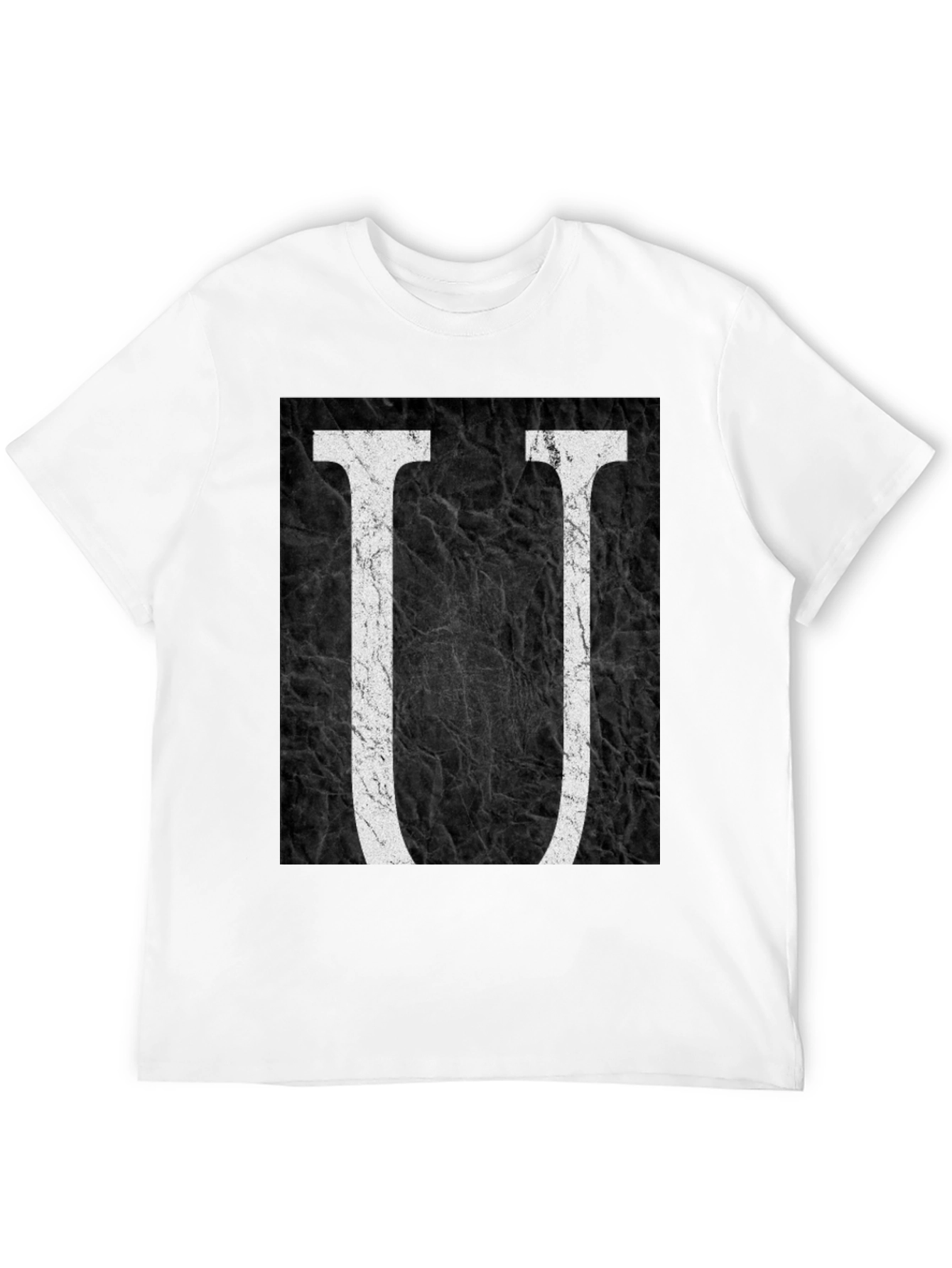 Camiseta Negra con Diseño de Letra U Abstracta