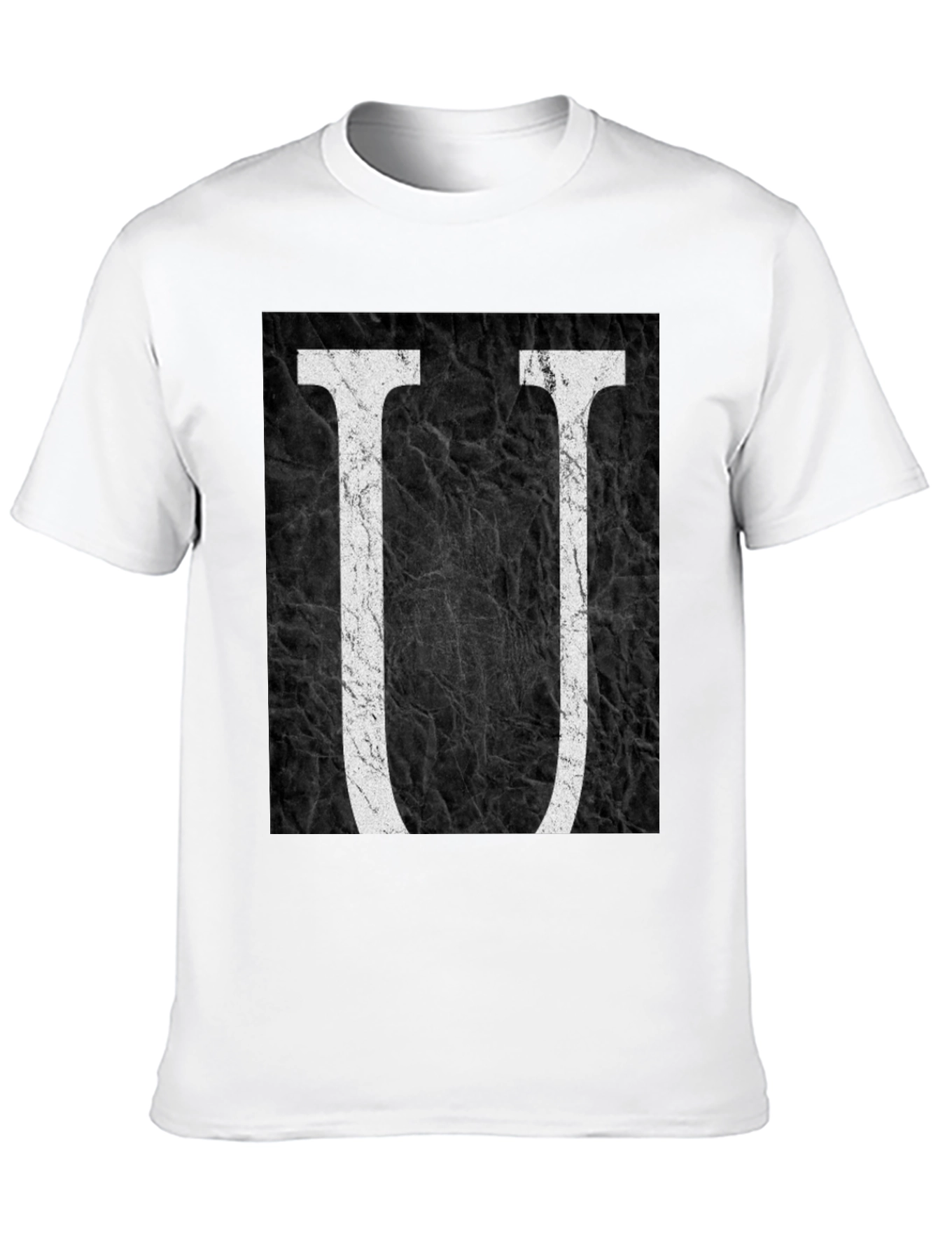 Camiseta Negra con Diseño de Letra U Abstracta