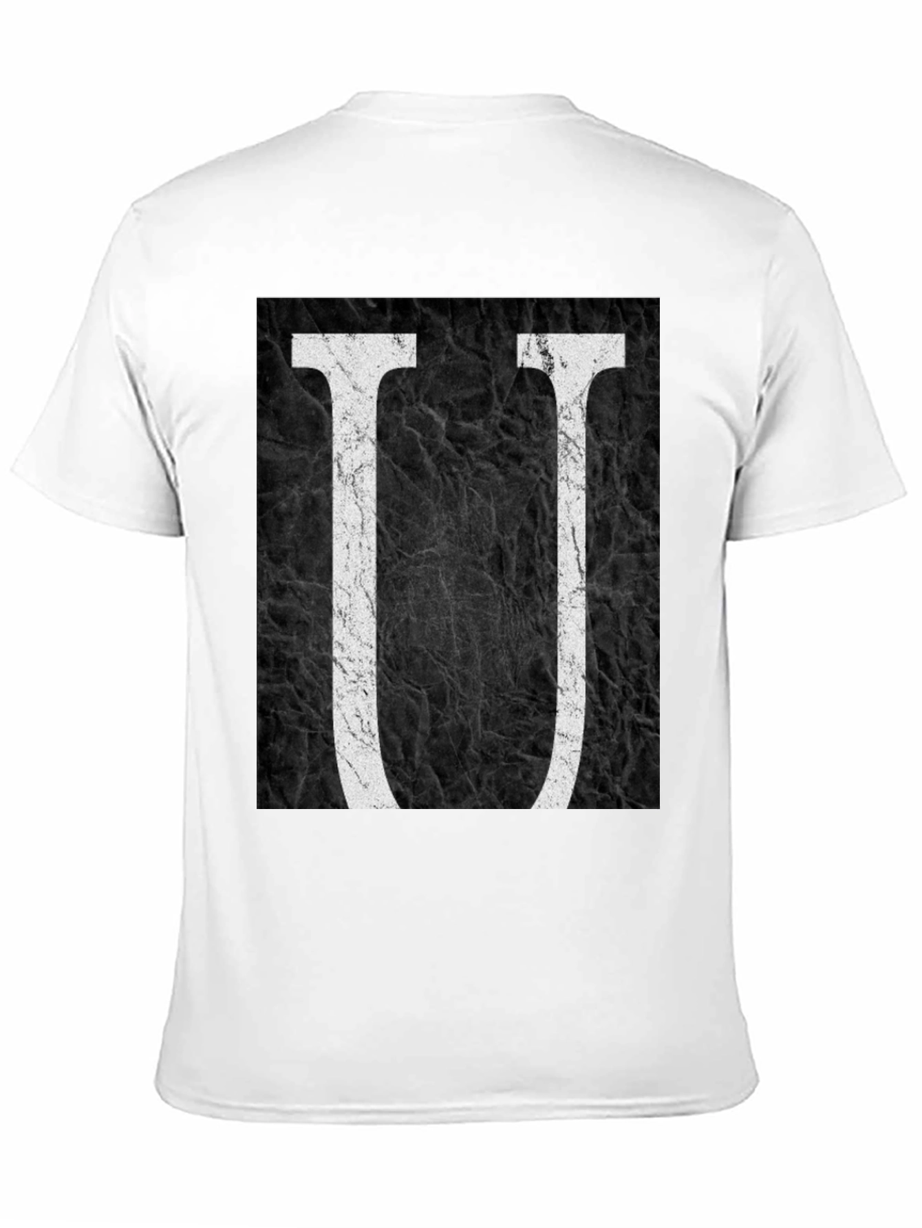 Camiseta Negra con Diseño de Letra U Abstracta