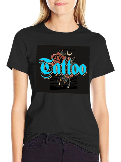 Camiseta Negra con Diseño de Tatuaje Floral