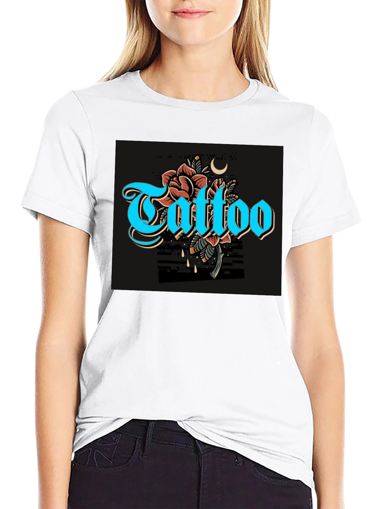 Camiseta Negra con Diseño de Tatuaje Floral