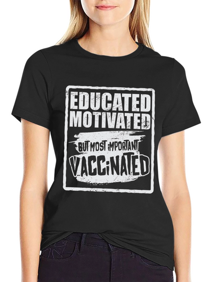 Camiseta Negra: Educado Motivado y Vacunado