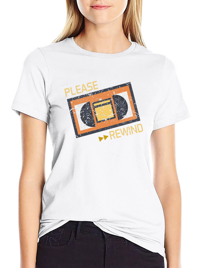 Camiseta Retro VHS: ¡Por Favor Rebobinar!