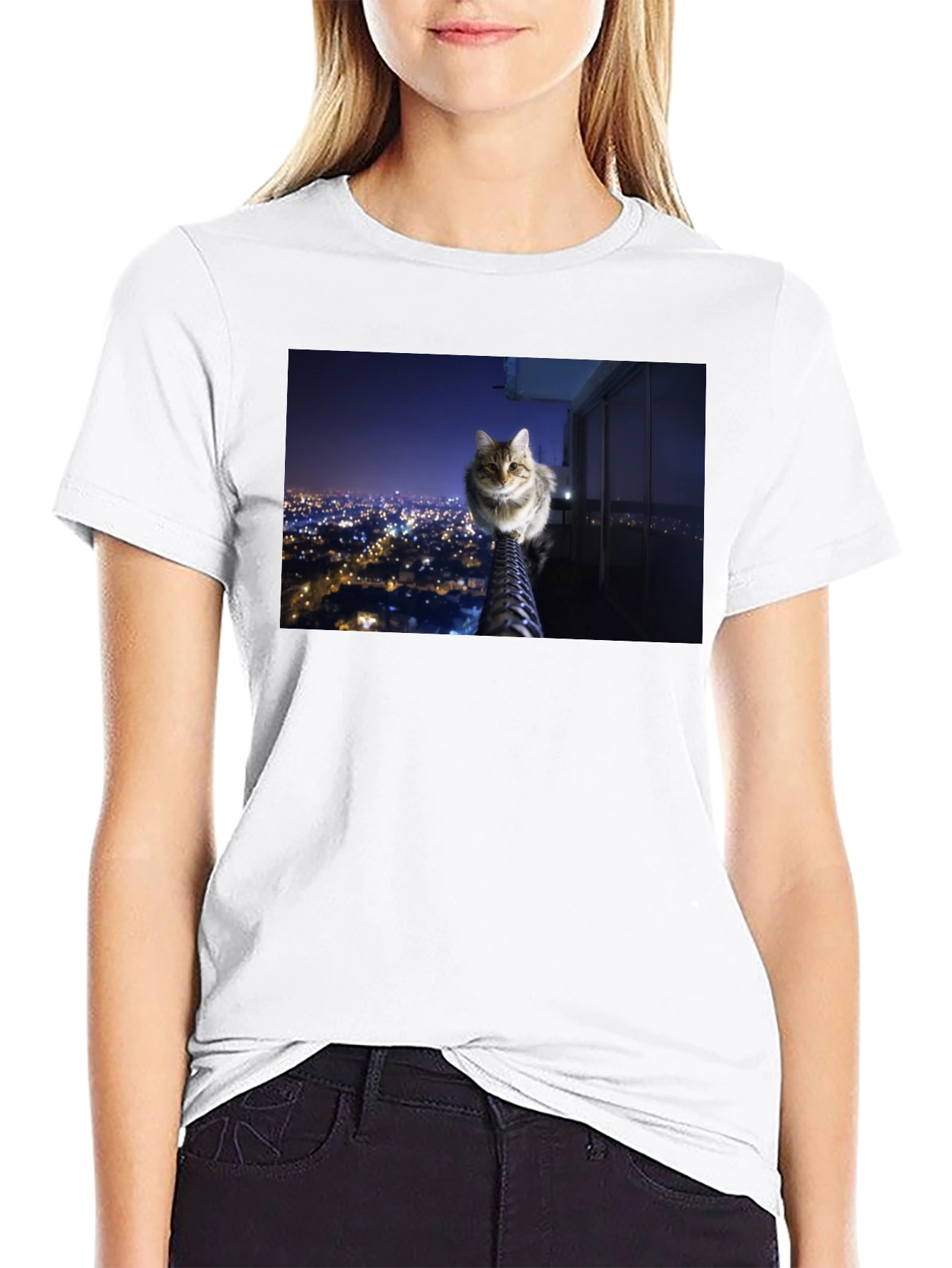 Camiseta Negra con Diseño de Gato Nocturno Urbano