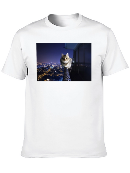 Camiseta Negra con Diseño de Gato Nocturno Urbano