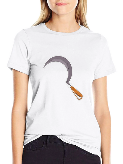Camiseta Negra con Diseño de Hoz Estilizada