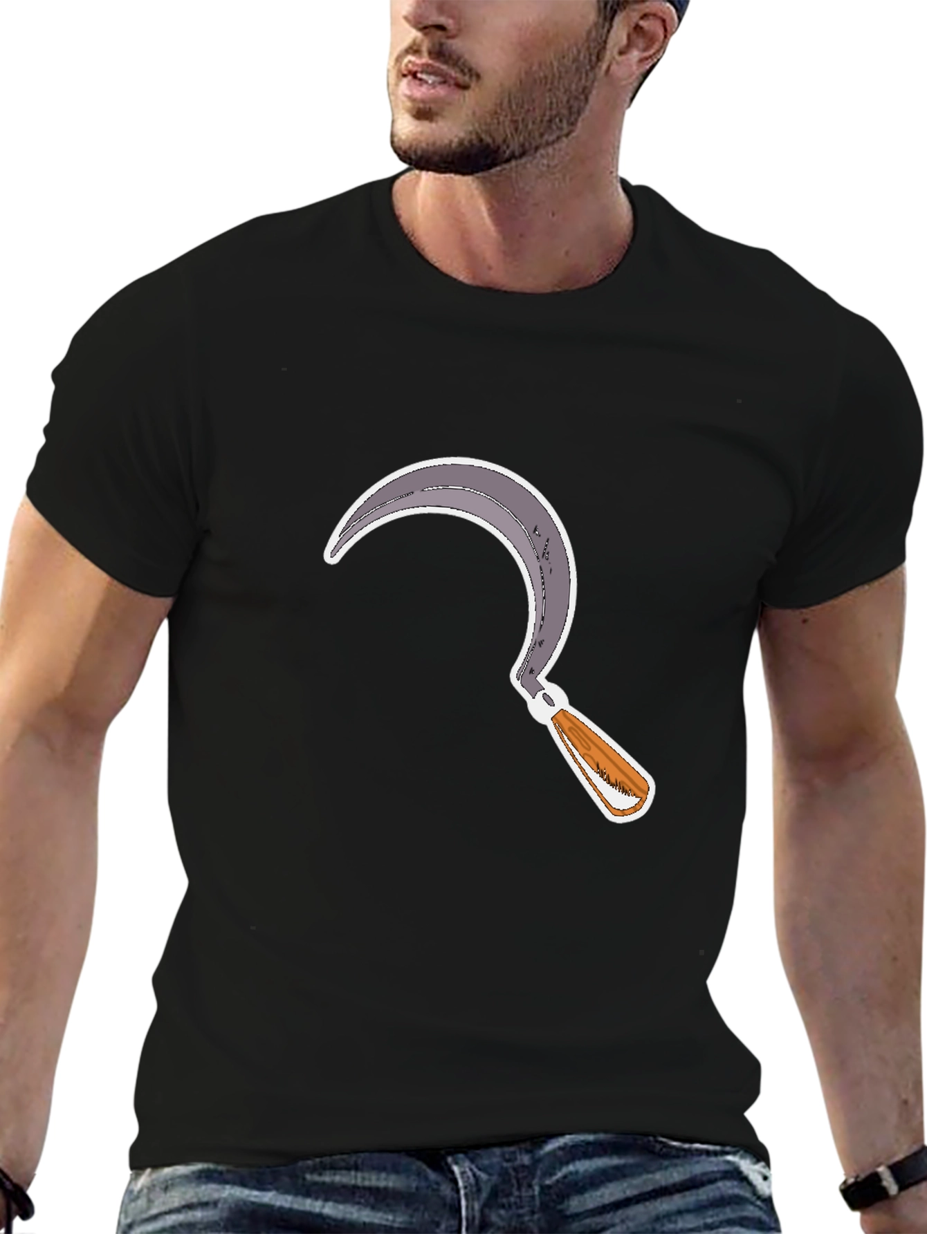 Camiseta Negra con Diseño de Hoz Estilizada