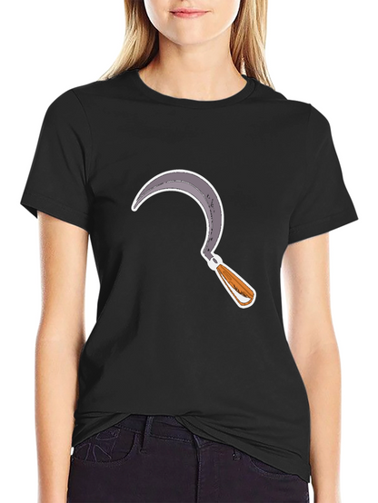 Camiseta Negra con Diseño de Hoz Estilizada
