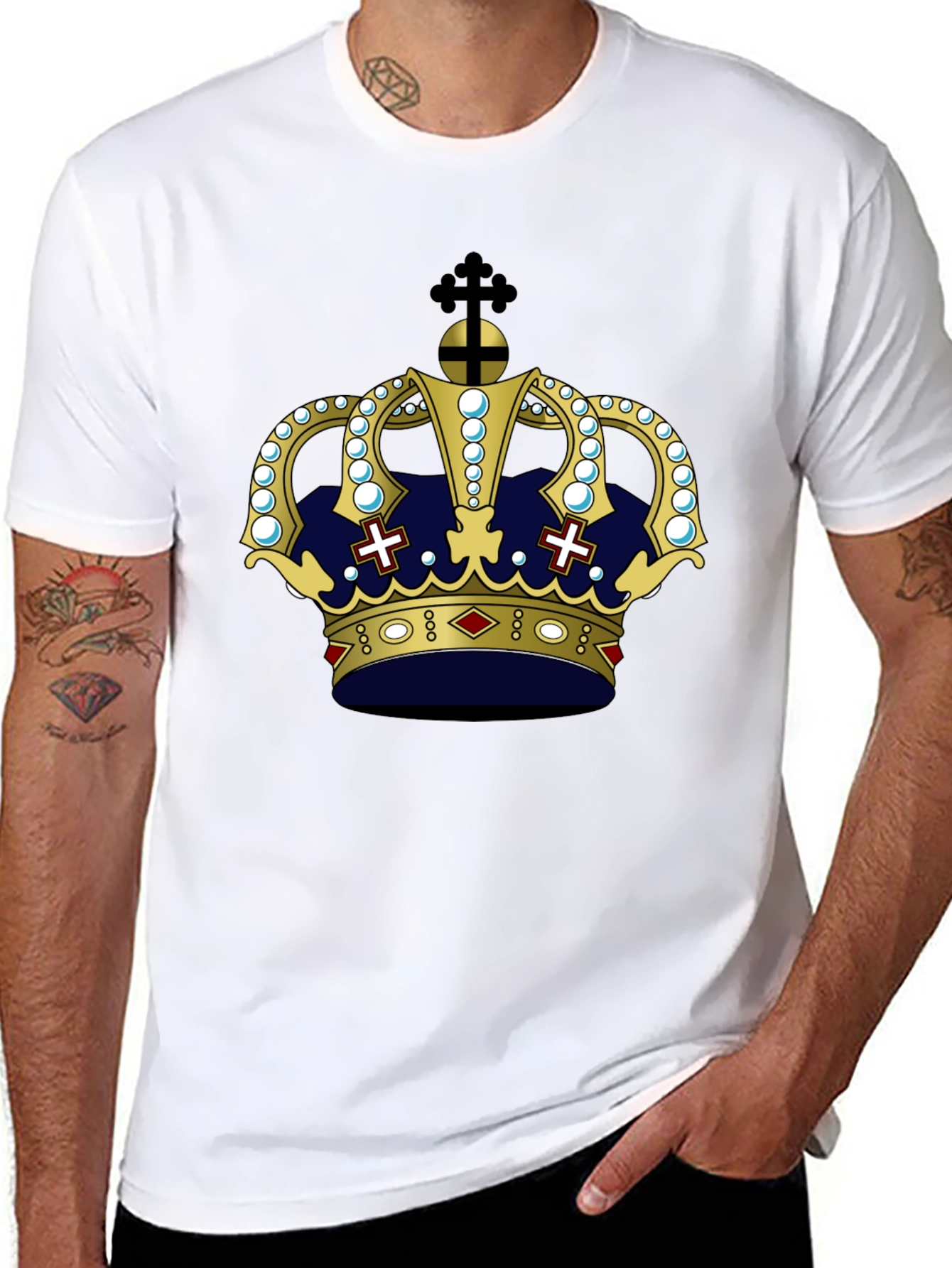 Camiseta Negra con Corona Real Estilizada