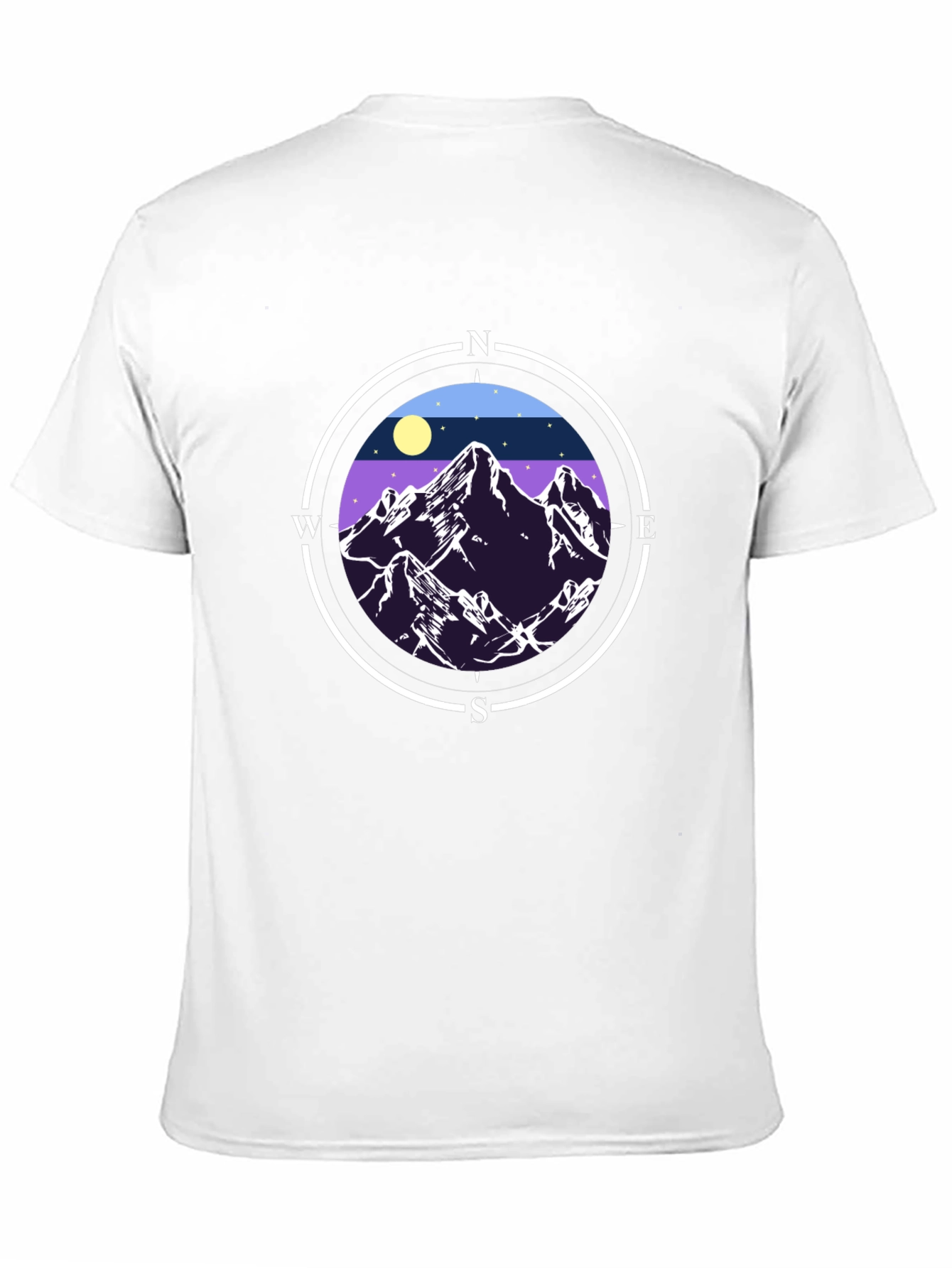 Camiseta Negra con Diseño de Montañas y Brújula