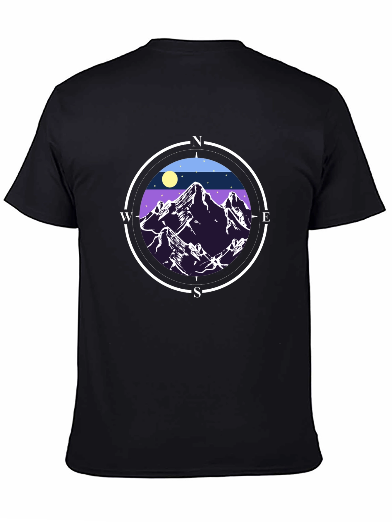 Camiseta Negra con Diseño de Montañas y Brújula