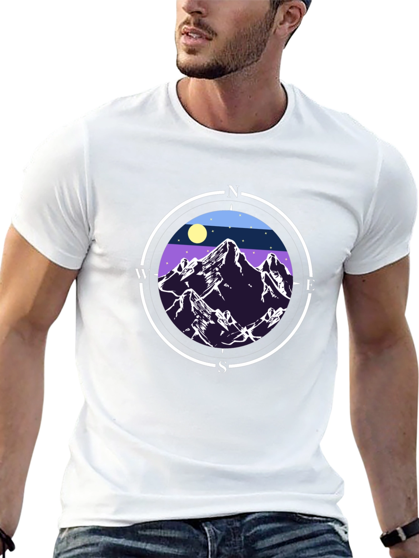 Camiseta Negra con Diseño de Montañas y Brújula