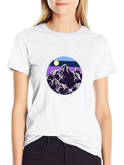 Camiseta Negra con Diseño de Montañas y Brújula