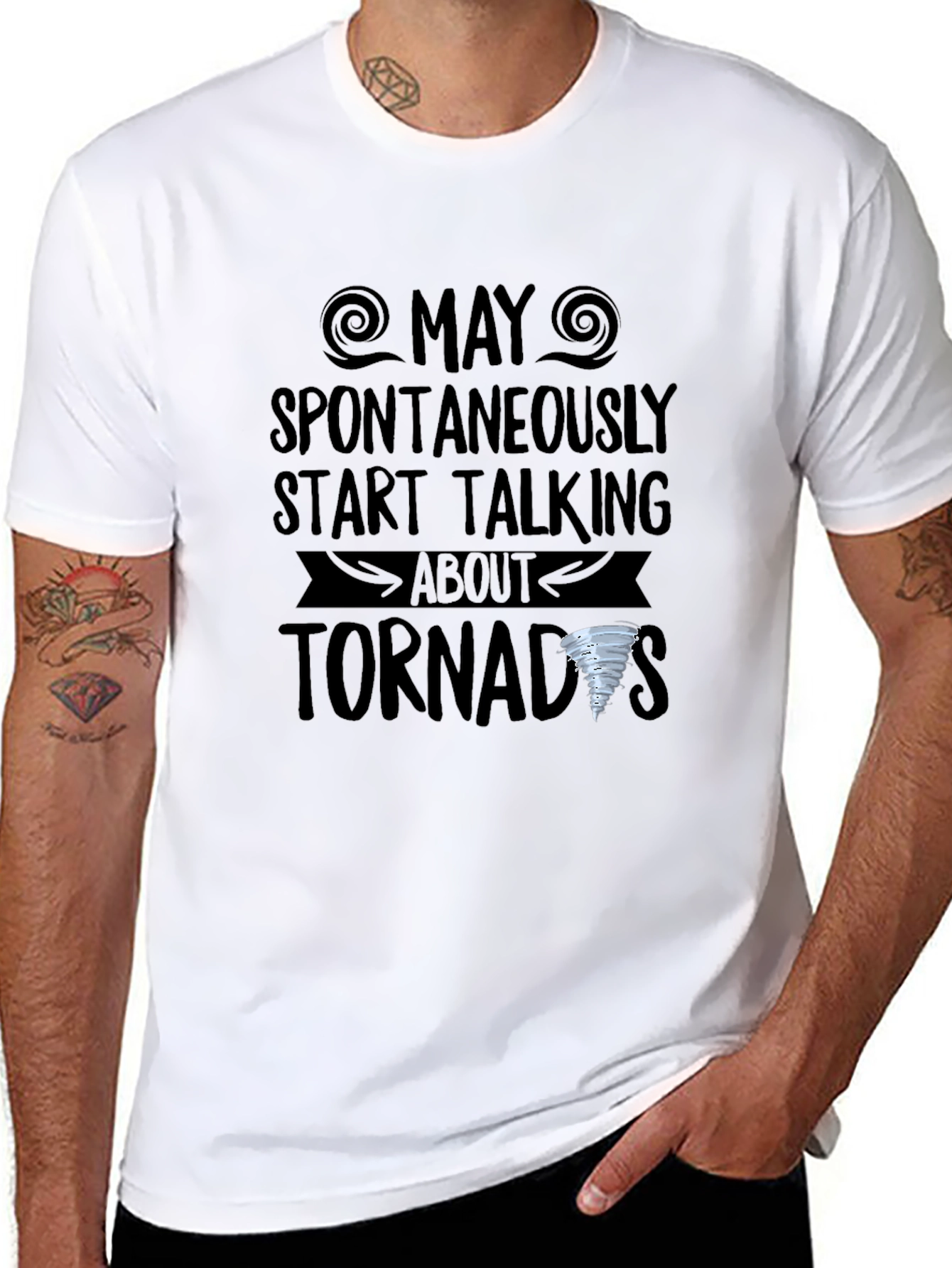 Camiseta Negra con Diseño de Tornados