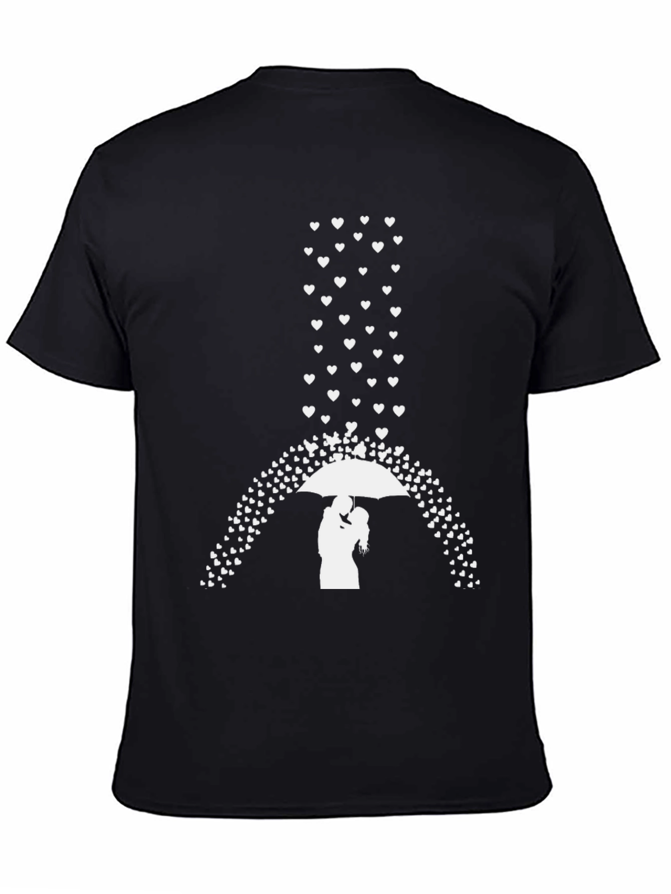 Camiseta Negra Romántica: Amor Bajo la Lluvia