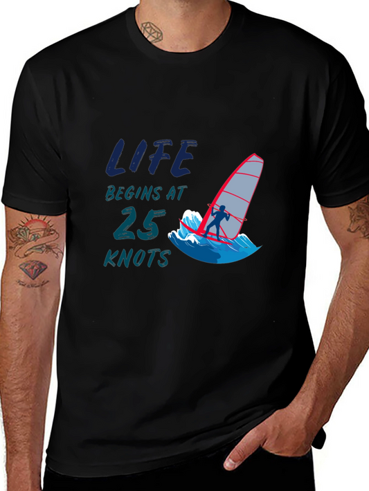 Camiseta Negra con Diseño de Windsurf - Aventura y Estilo