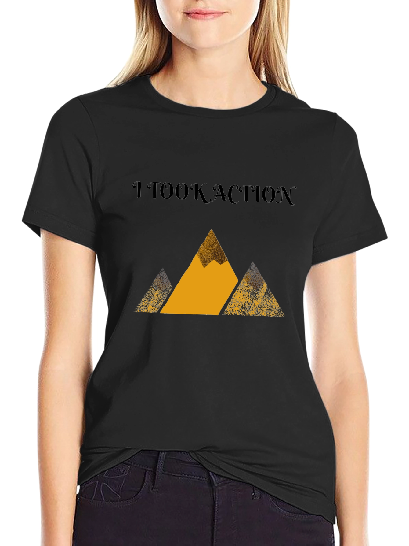 Camiseta Negra con Diseño de Montañas