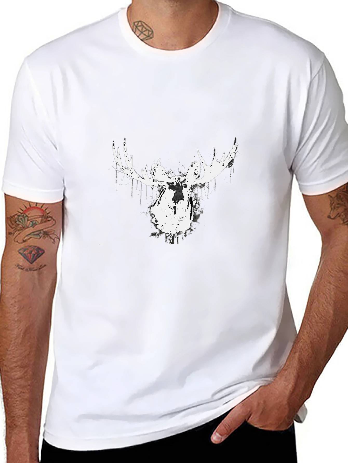Camiseta Negra con Diseño de Alce Abstracto