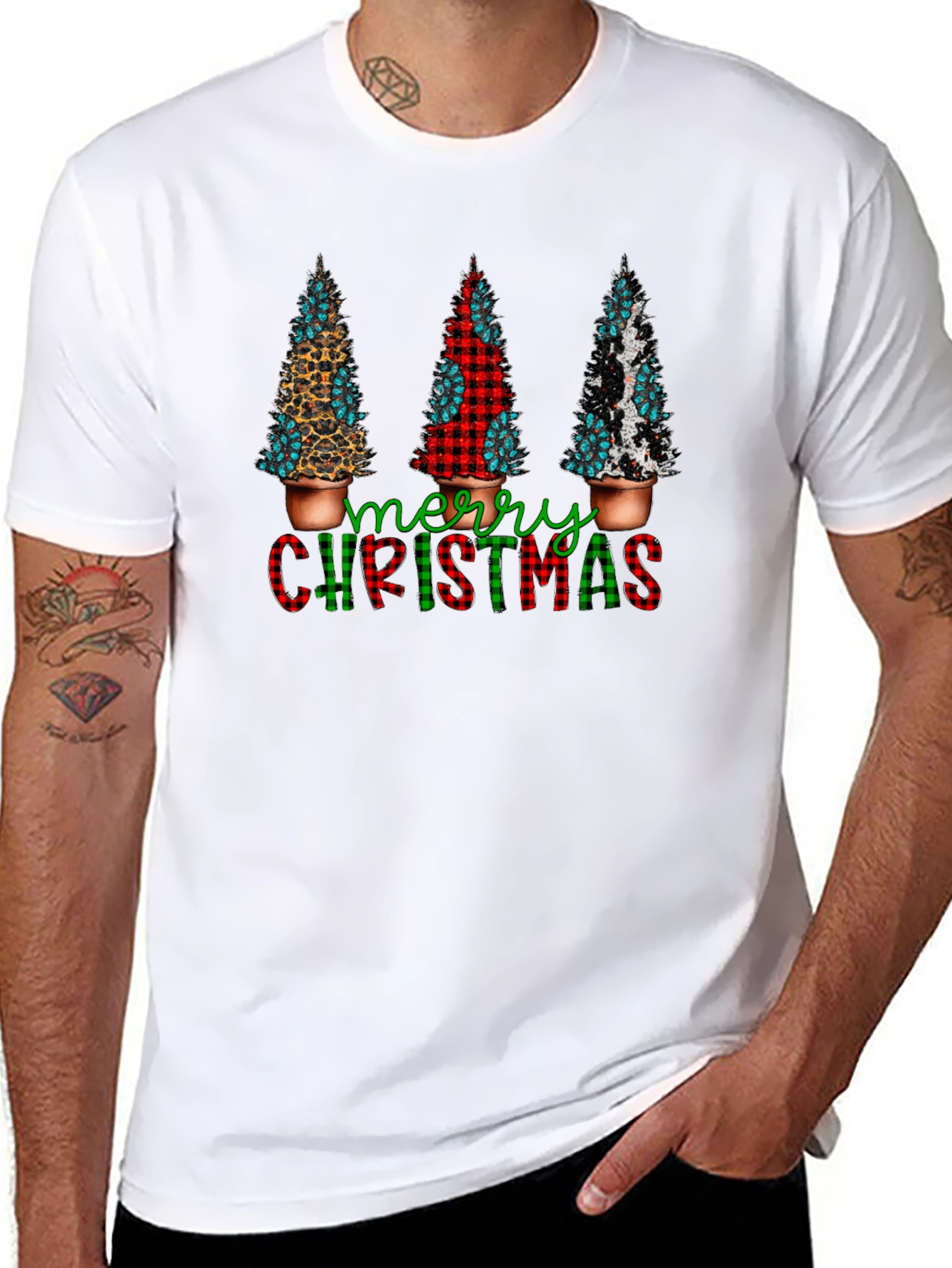 Camiseta Navideña con Estampado de Árboles