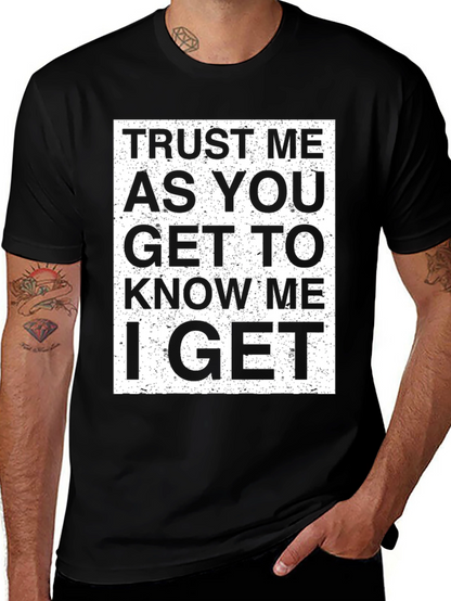 Camiseta Negra con Diseño de Texto Trust Me