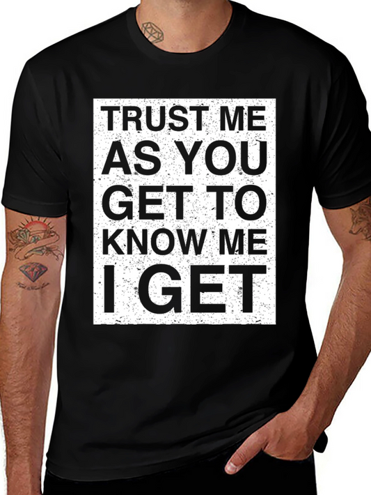 Camiseta Negra con Diseño de Texto Trust Me