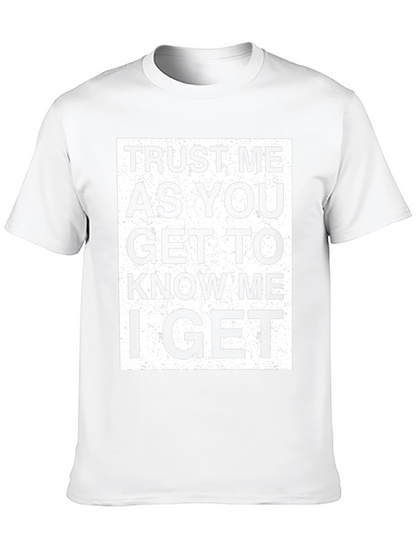 Camiseta Negra con Diseño de Texto Trust Me
