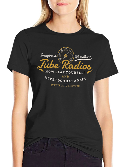 Camiseta Negra con Diseño de Radio a Tubo