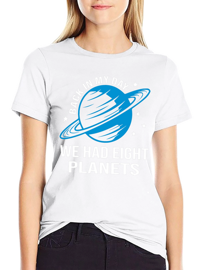 Camiseta Negra con Diseño de Planeta Retro