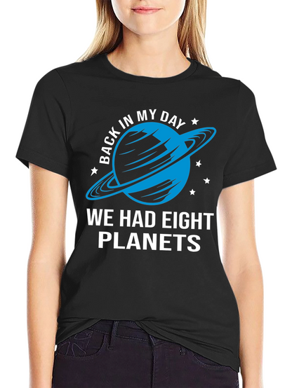 Camiseta Negra con Diseño de Planeta Retro