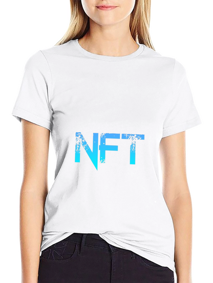Camiseta NFT Negra con Diseño Gráfico Degradado