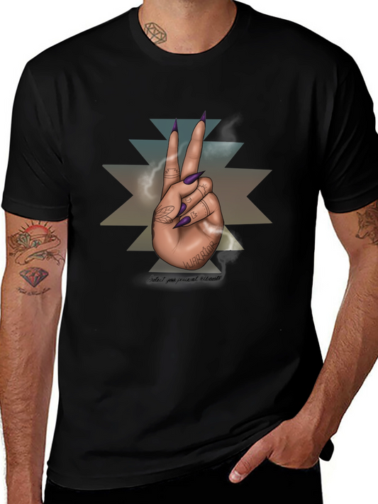 Camiseta Negra con Diseño de Mano de la Paz Guerrero