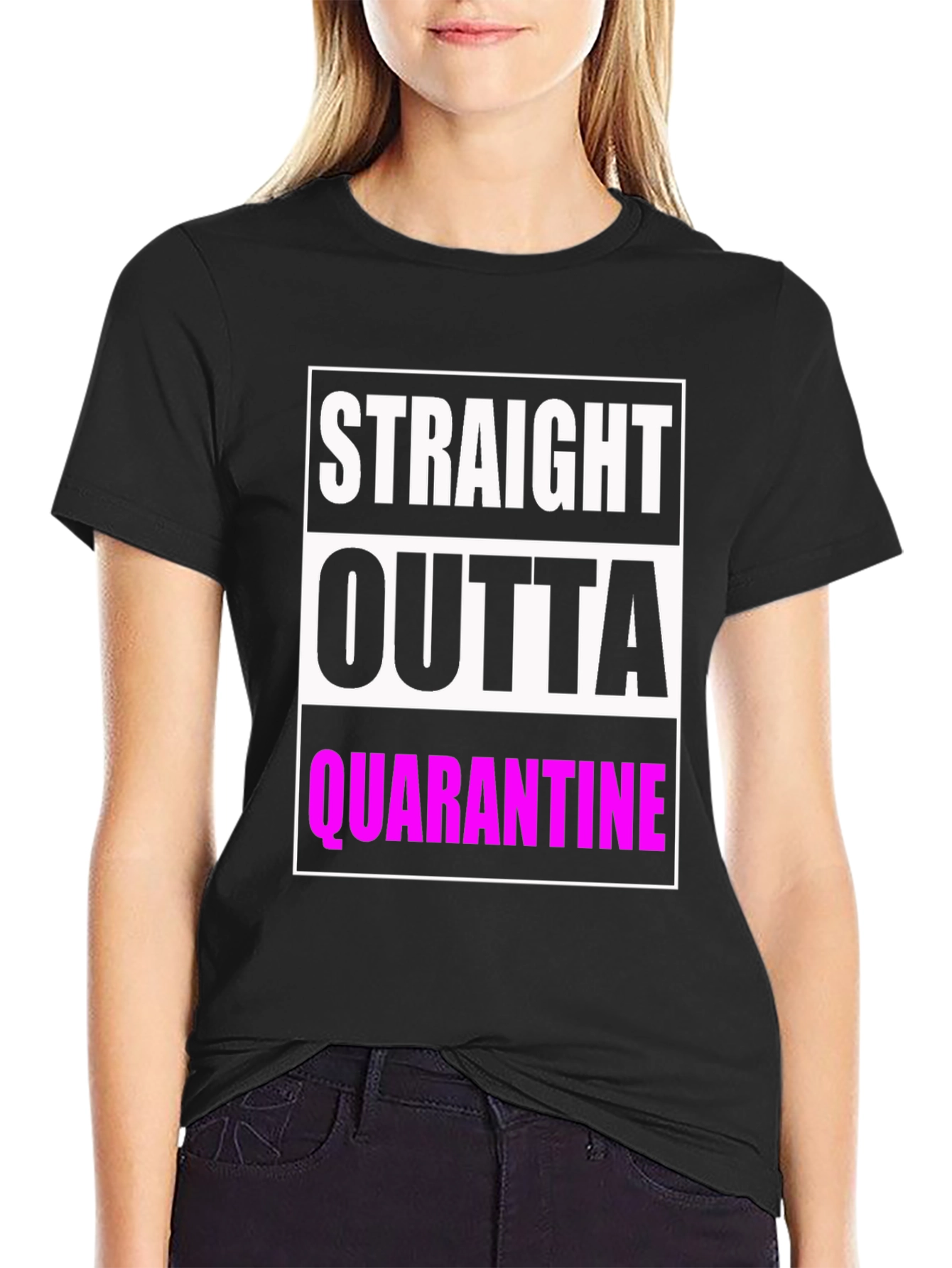 Camiseta Negra: Straight Outta Quarantine