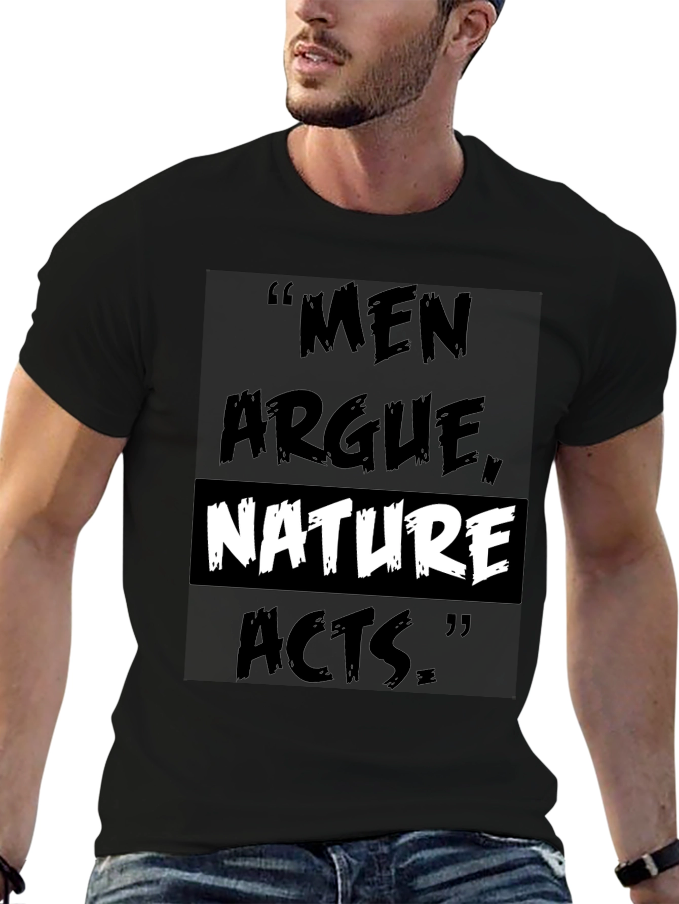 Camiseta Negra: Los Hombres Discuten la Naturaleza Actúa