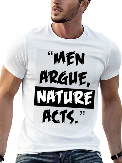 Camiseta Negra: Los Hombres Discuten la Naturaleza Actúa