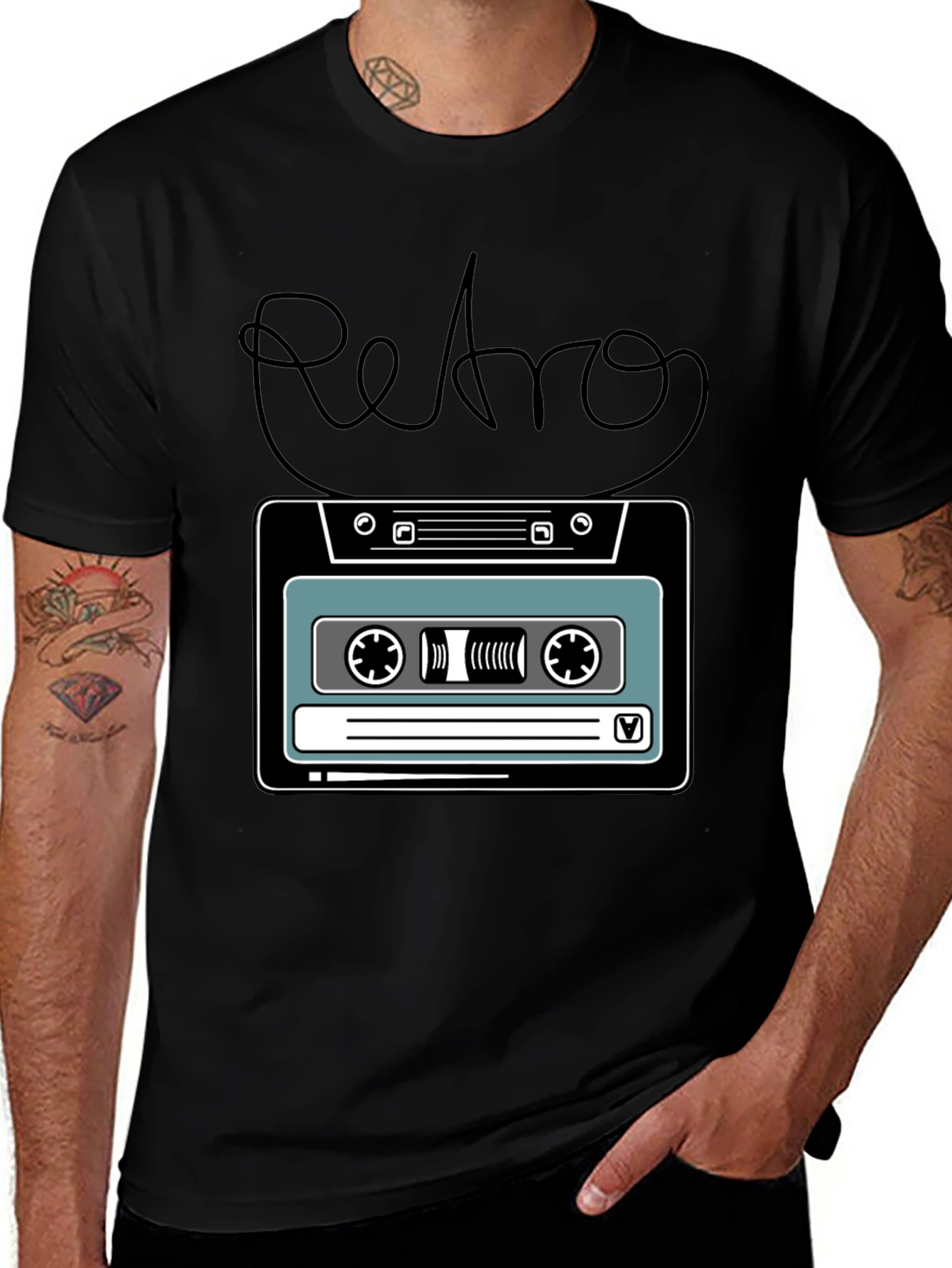 Camiseta Negra Retro con Diseño de Cassette