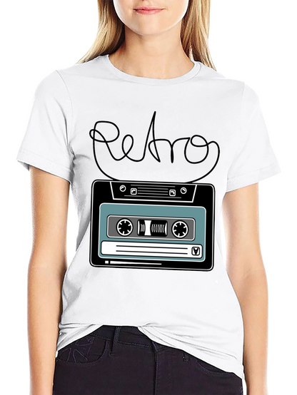 Camiseta Negra Retro con Diseño de Cassette