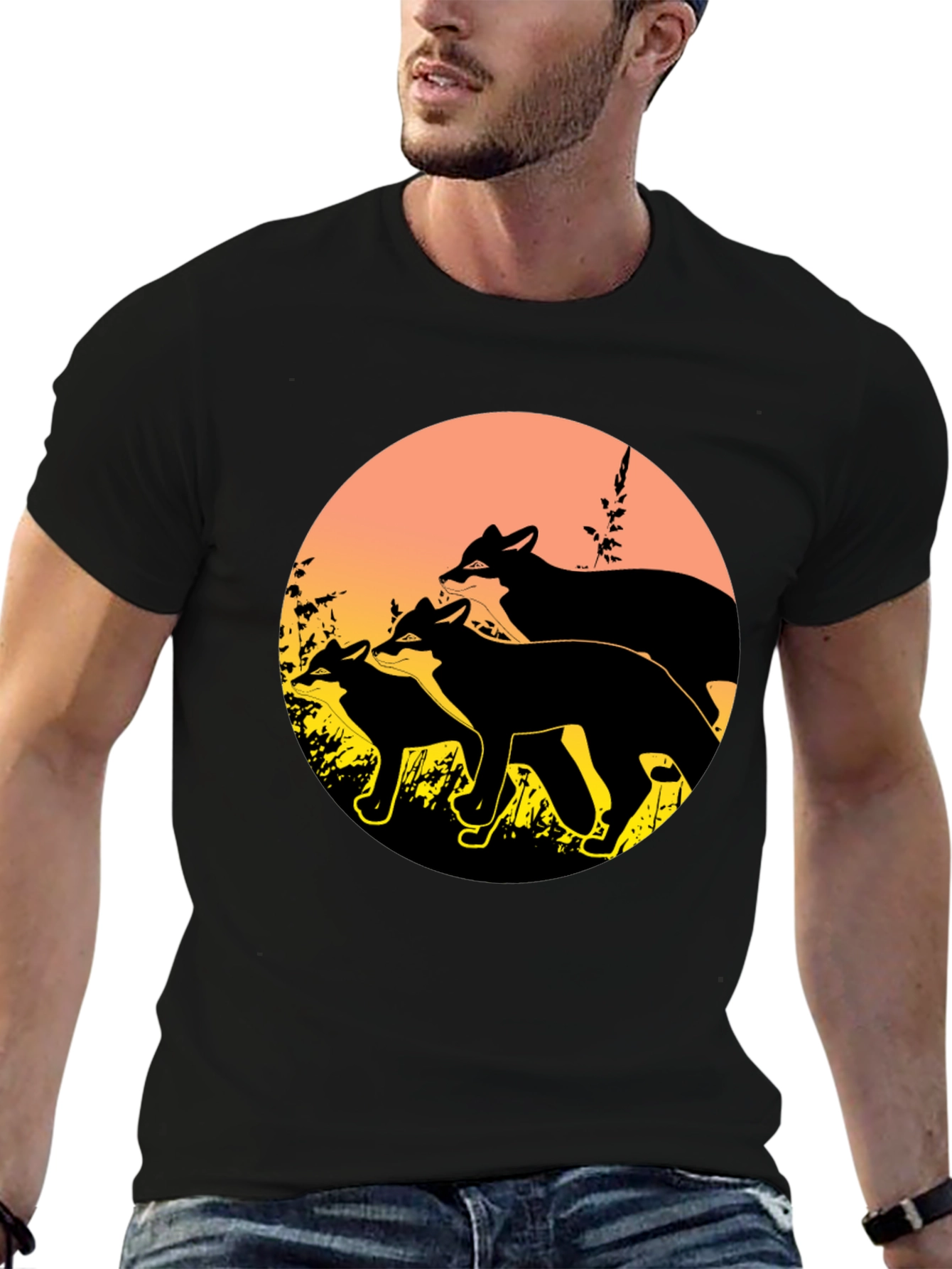 Camiseta Negra con Diseño de Zorros al Atardecer