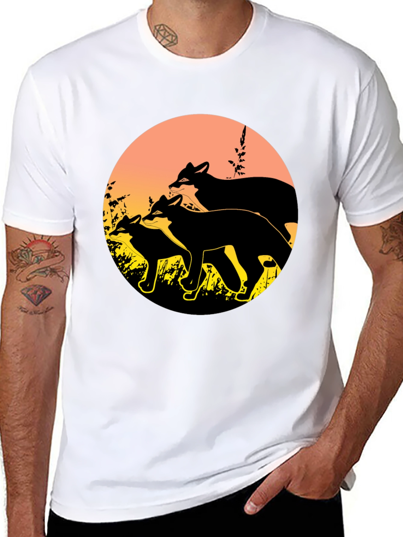 Camiseta Negra con Diseño de Zorros al Atardecer