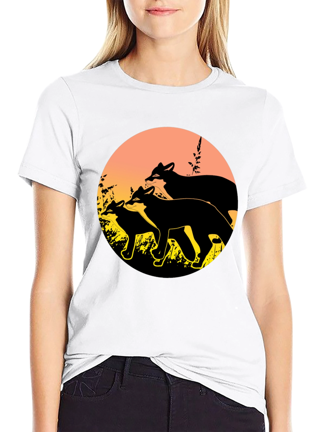 Camiseta Negra con Diseño de Zorros al Atardecer