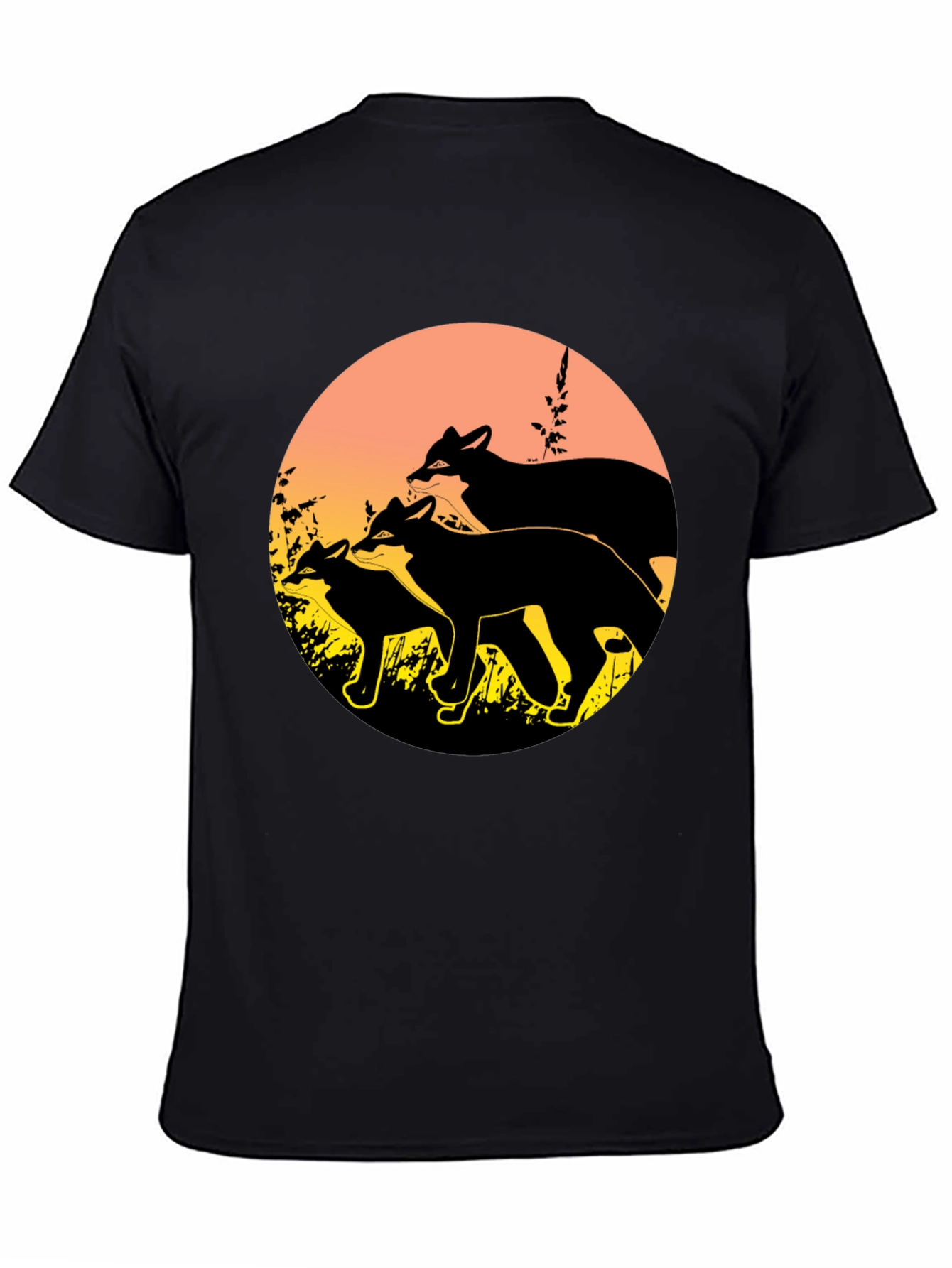 Camiseta Negra con Diseño de Zorros al Atardecer