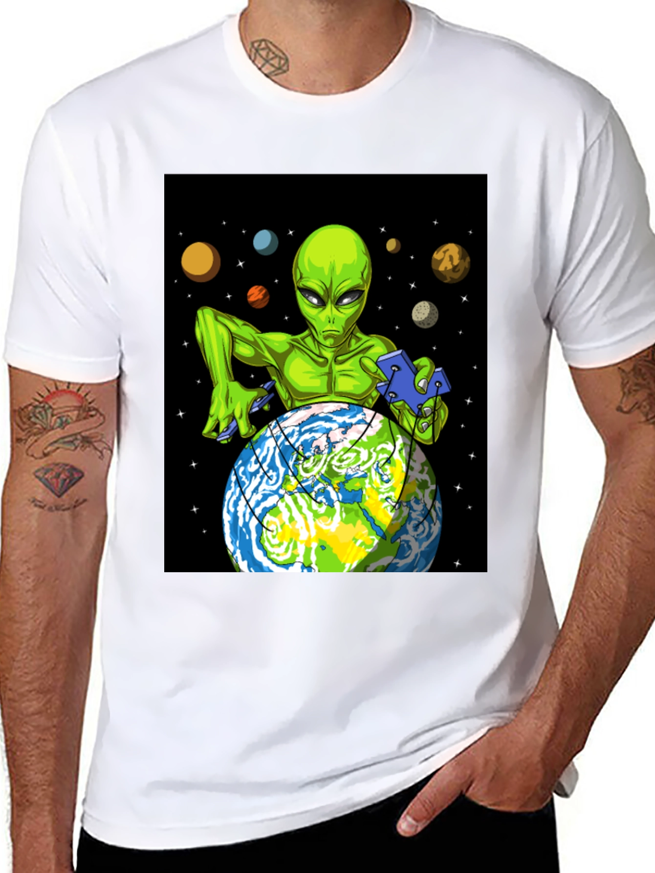 Camiseta Alienígena Dominando la Tierra