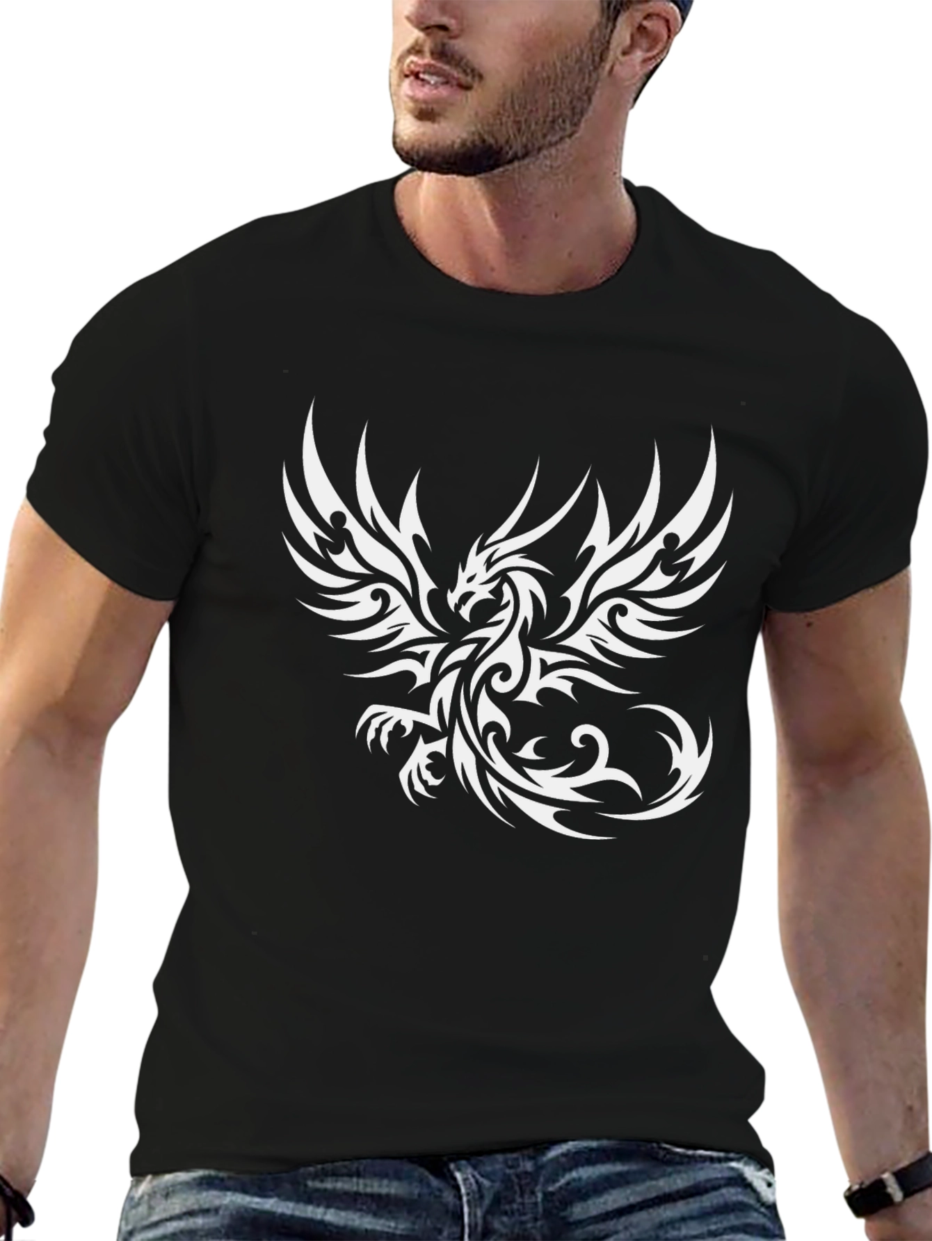 Camiseta Negra con Diseño de Dragón Tribal Blanco