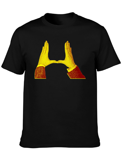 Camiseta Negra con Diseño Abstracto de Manos Amarillas