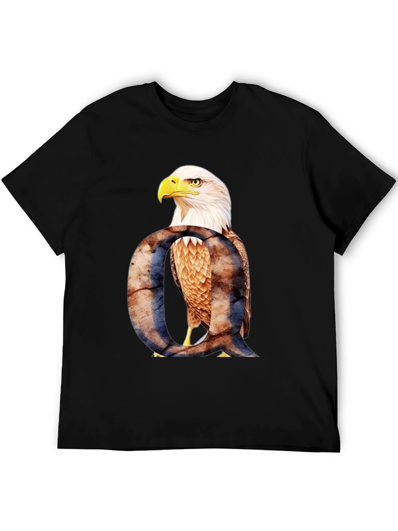 Camiseta Negra con Águila y Letra Q