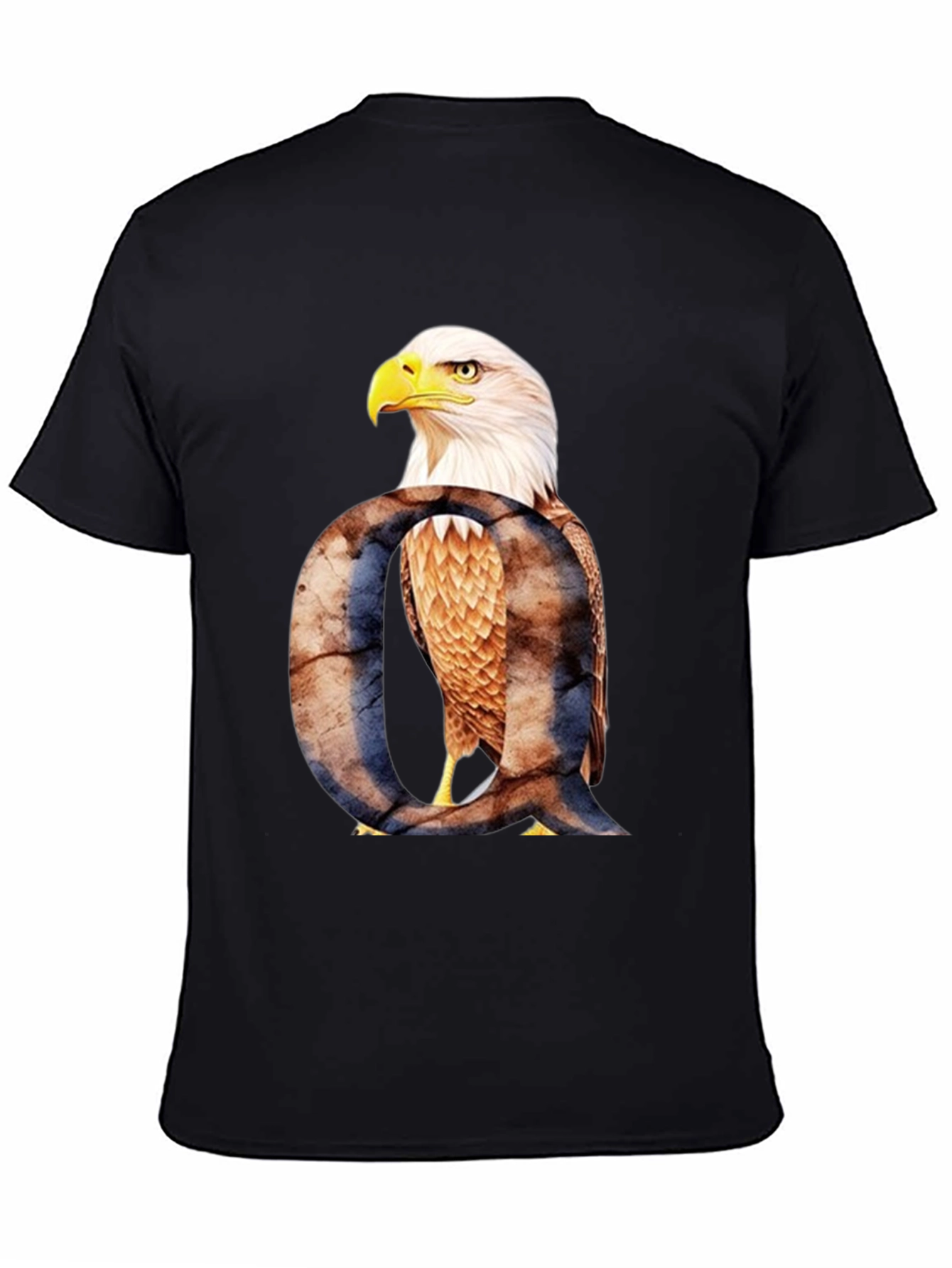 Camiseta Negra con Águila y Letra Q